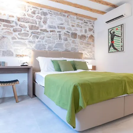 Vitelli And Apartment Split