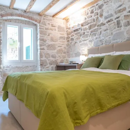 Vitelli And * Spalato