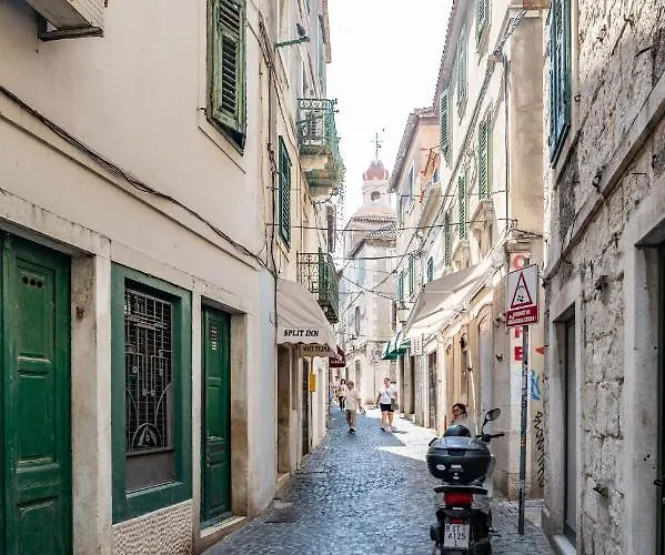 Vitelli And * Split
